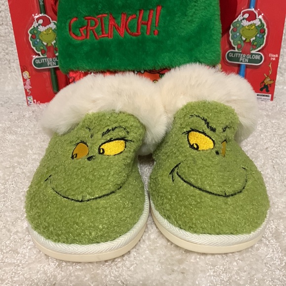 American Eagle Outfitters | Shoes | American Eagle Grinch Scuff Slipper Sz  Small Grinch Stocking 2 Glitter Pens New | Poshmark